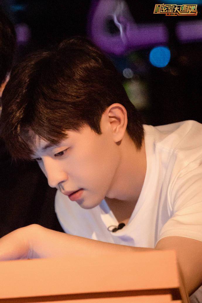 App|邓伦《密室大逃脱》正片上线 和他一起揭开陶仔的秘密！