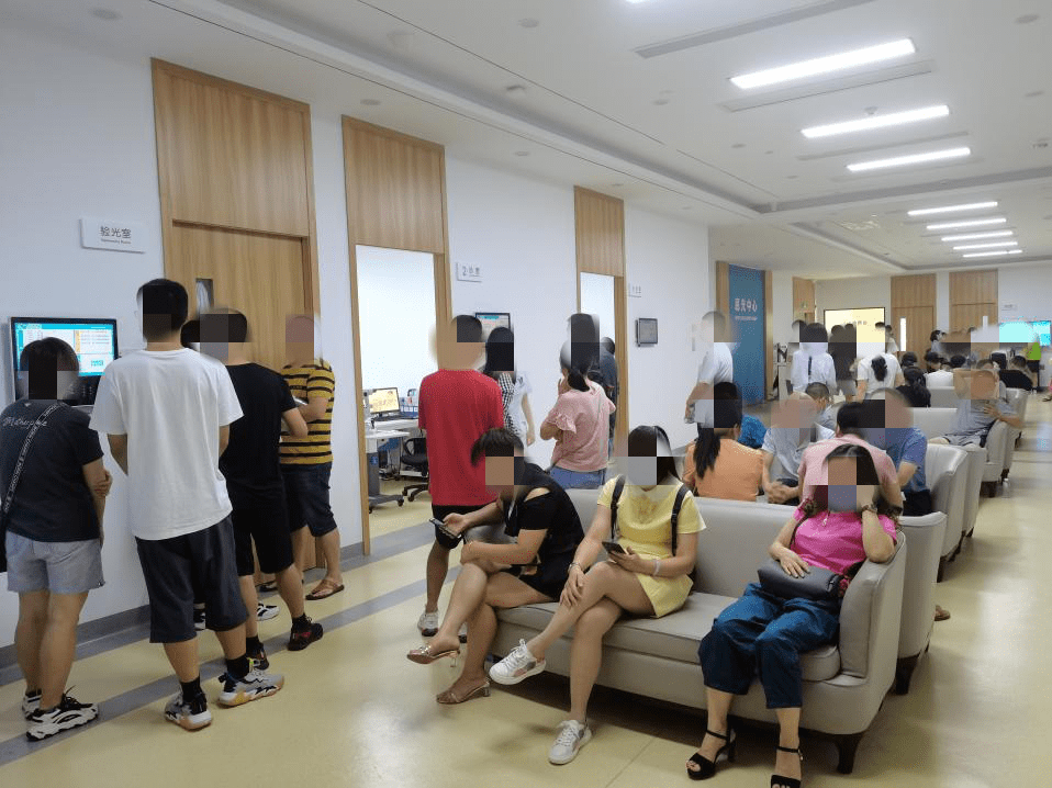 厦门眼科中心|特别提醒！@准大学生们，这个暑假，有件事可以做→→