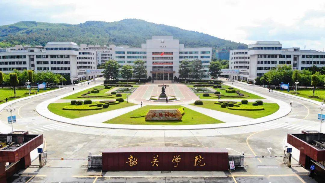 大学同学,同时这些大学也有招师范类专业:五邑大学,广东石油化工学院