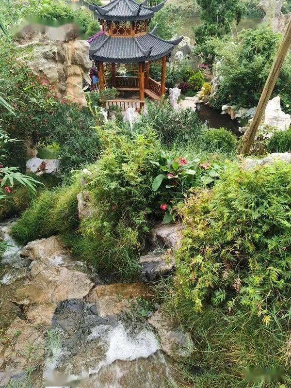 高州一奇石园林景区6万元 征集门口对联的上联,下联:天南独秀凤凰园