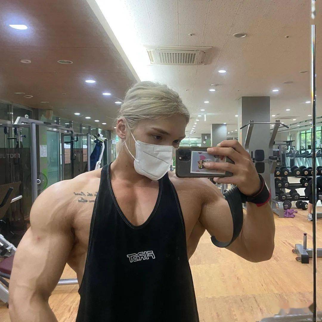 漫画中走出来的肌肉男菩萨这肉体也太可了