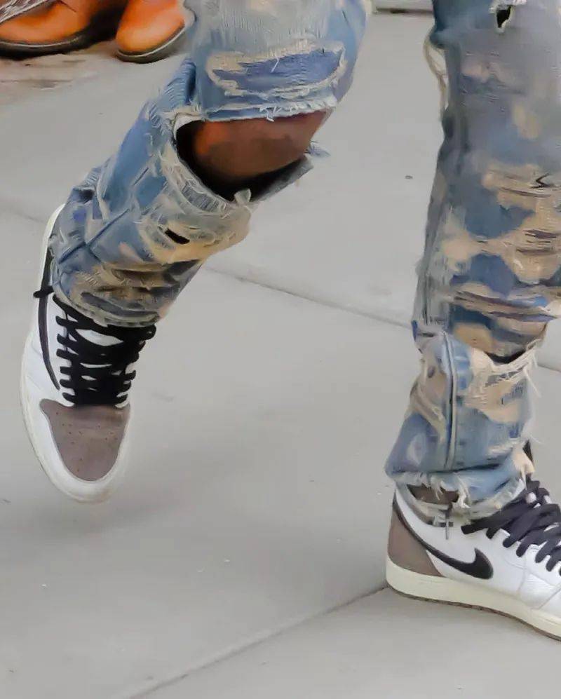 Cactus|Travis Scott 上脚新配色反勾 AJ1！不是闪电联名！