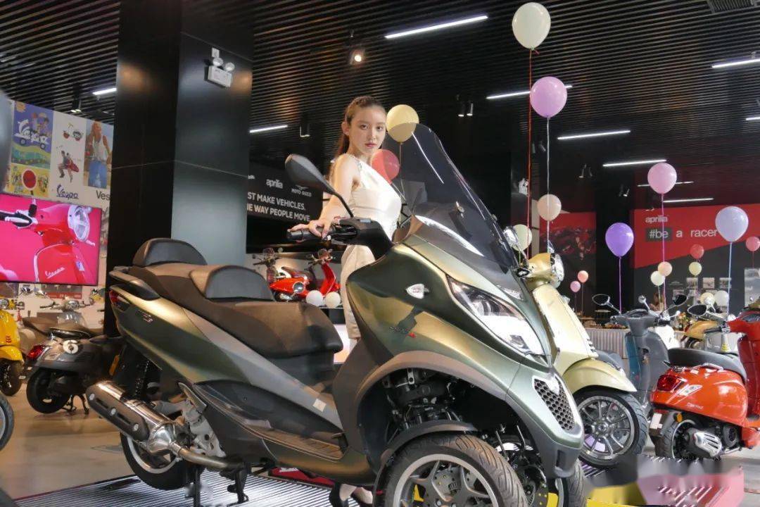 现场送车北京第二家比亚乔旗舰店开业竟如此豪横丨业界