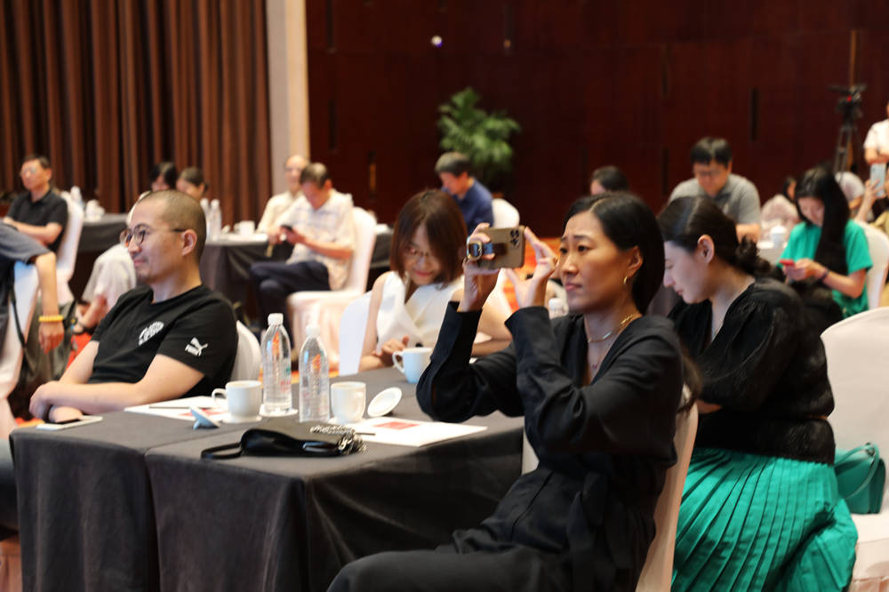 革命|“无界”演讲：从文学的边界，走向更广阔的原野