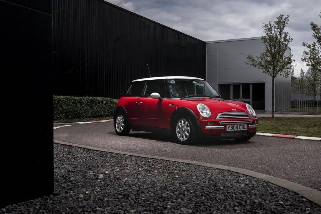 宝马的小精灵两款初代mini敞篷对比