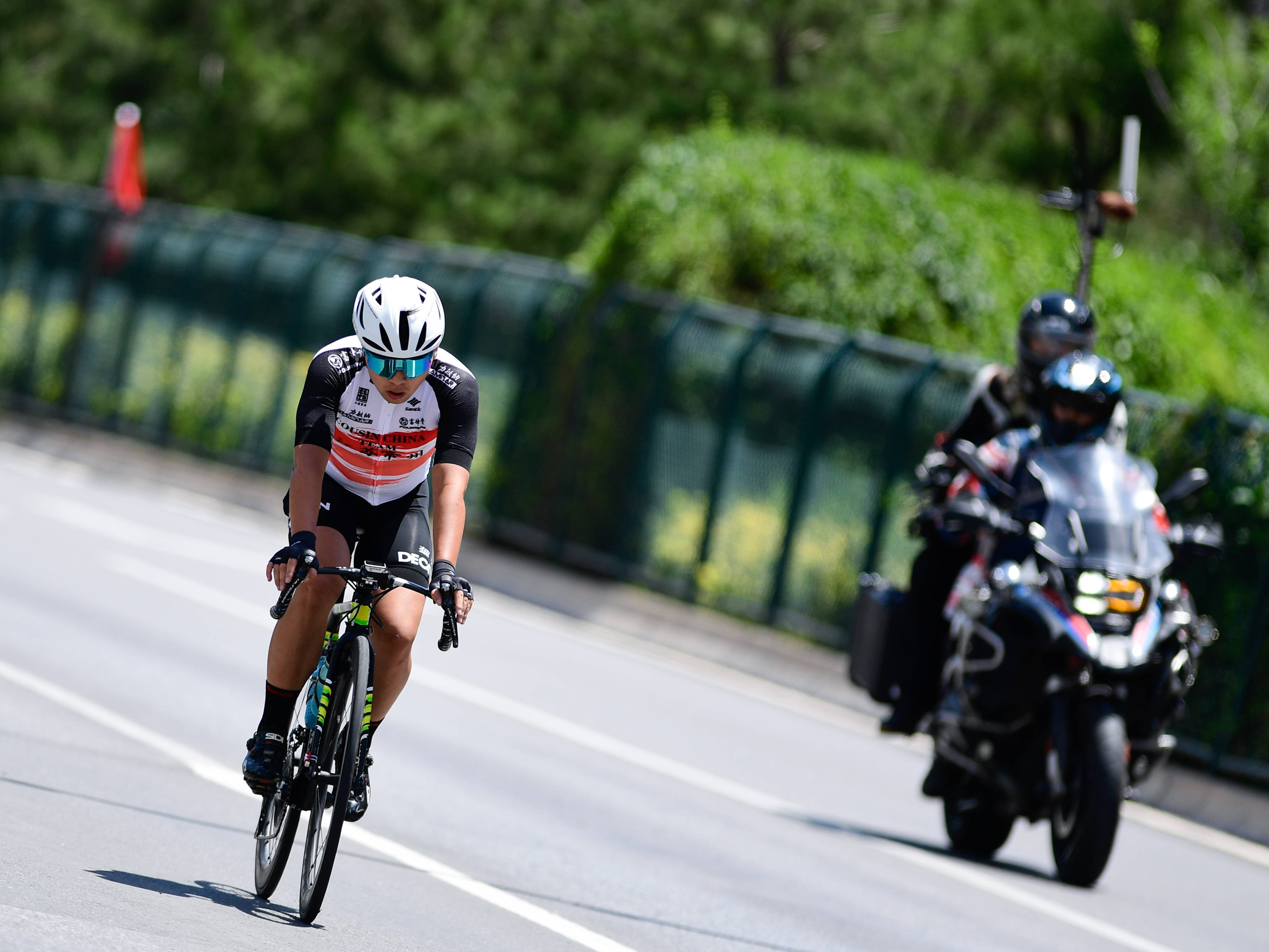 自行车——第二十届环青海湖国际公路自行车赛第一赛段赛况