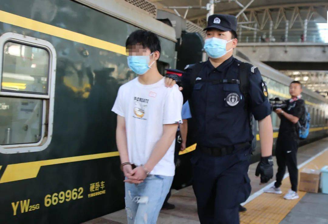 海拉尔警方成功打掉一"跑分"电诈犯罪窝点 抓获14名嫌疑人_工作