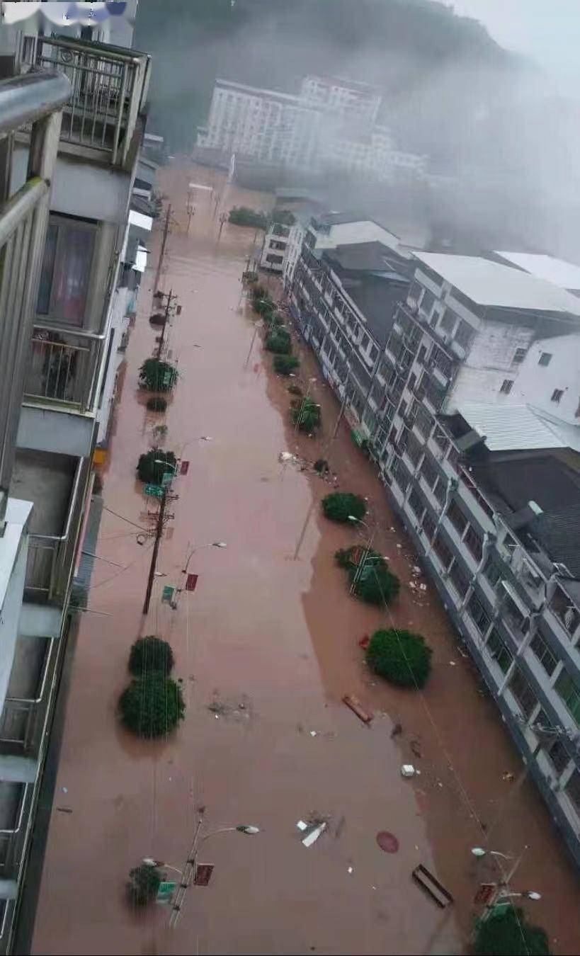 7月9日到10日,四川巴中市普降暴雨,最高降雨量达到214.