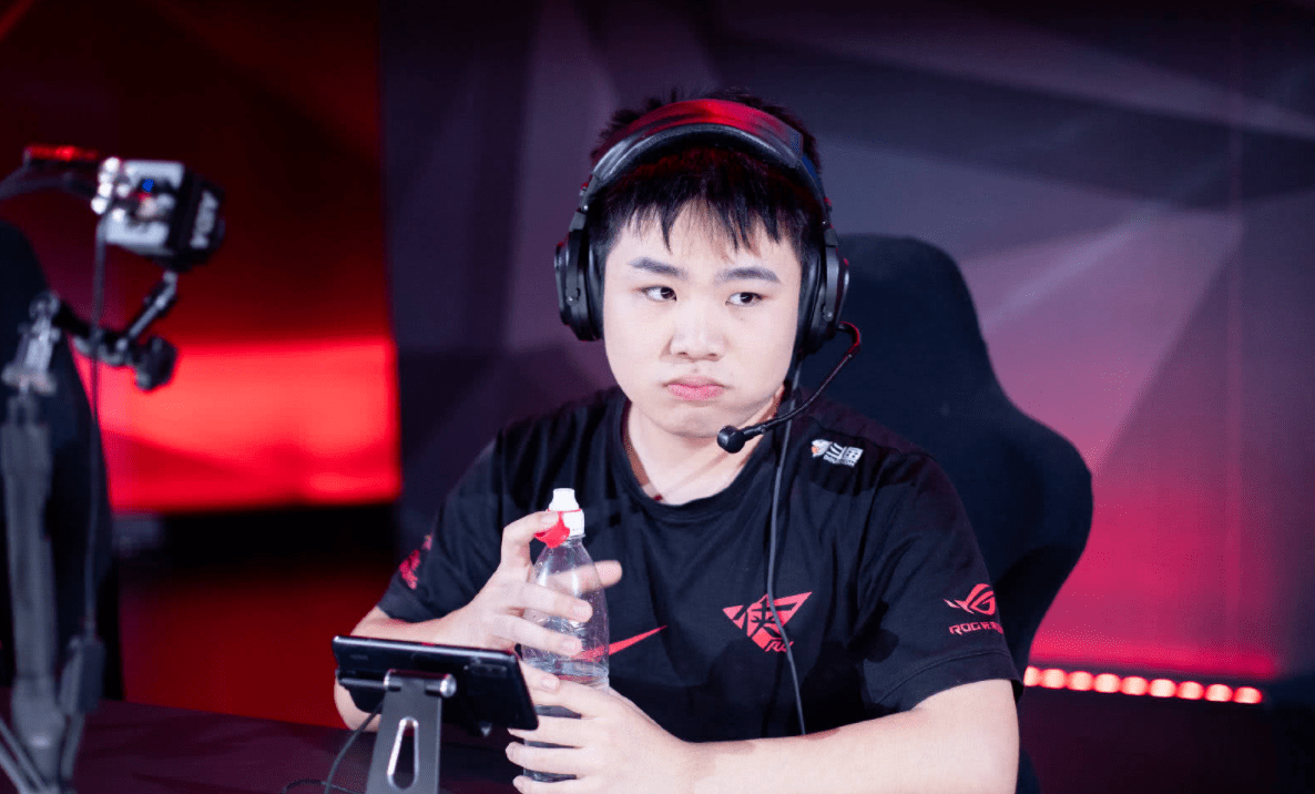 rw晋级正赛后,渡劫发文感谢主教练凌斗,不放弃真的会有结果