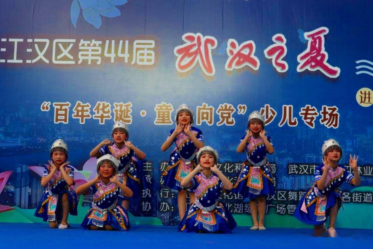 百名孩童齐聚以舞蹈献礼建党百年童心向党少儿舞专场