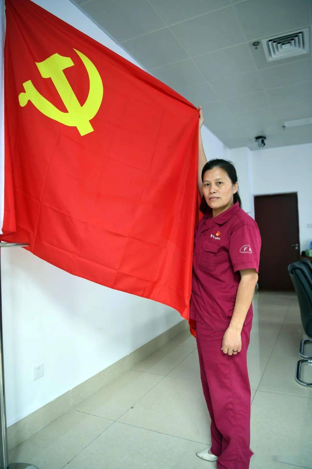 全国人大代表李小莉衷心只把春来报