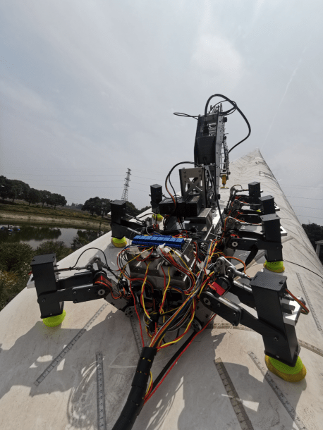 世界人工智能大会上扩博智能攀爬维修机器人当选10件"镇馆之宝"之一