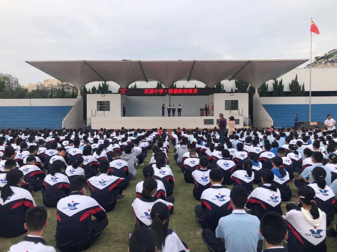 过去的一年里,他先后在丽水市实验小学,丽水市花园中学,水阁小学等多