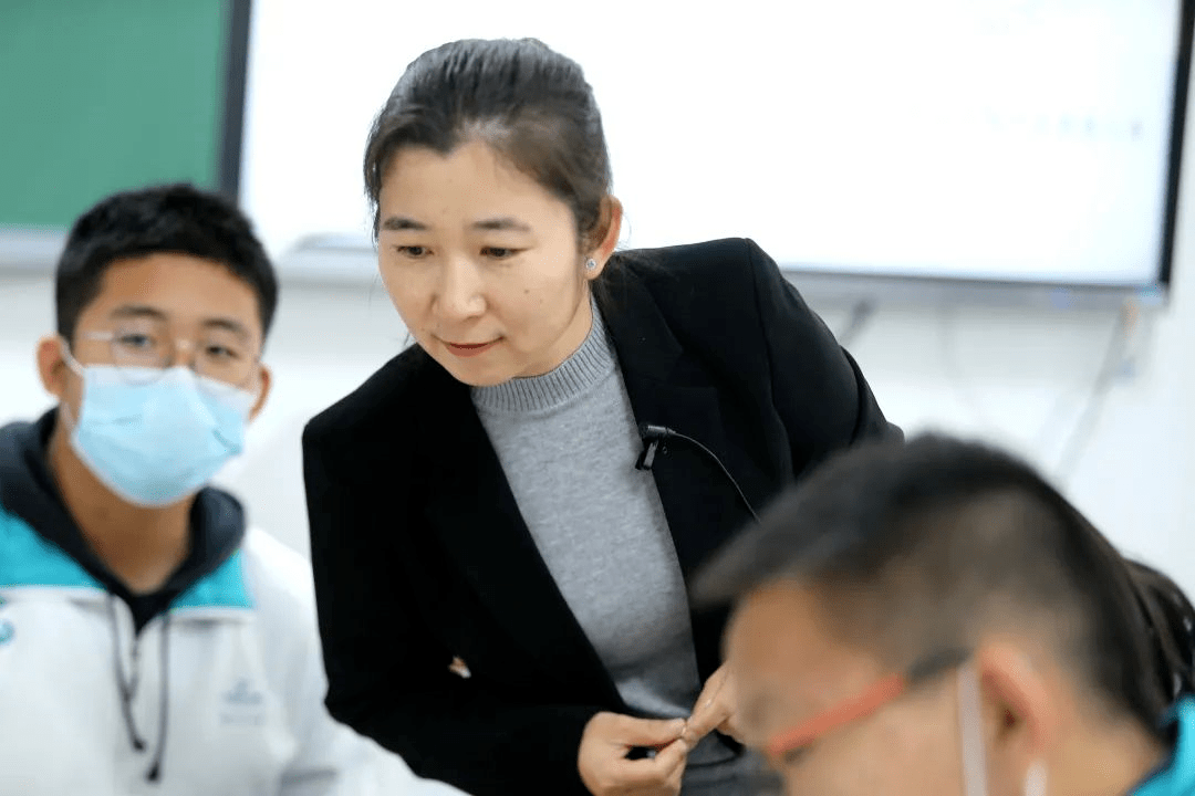 联手地质大学这所中学推出李四光特色课程班