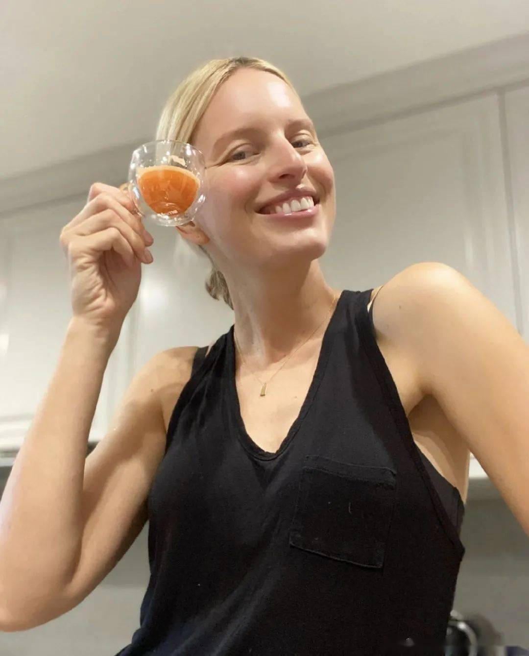 超模大kk当红时因病爆肥30斤如今是三胎妈妈和企业家