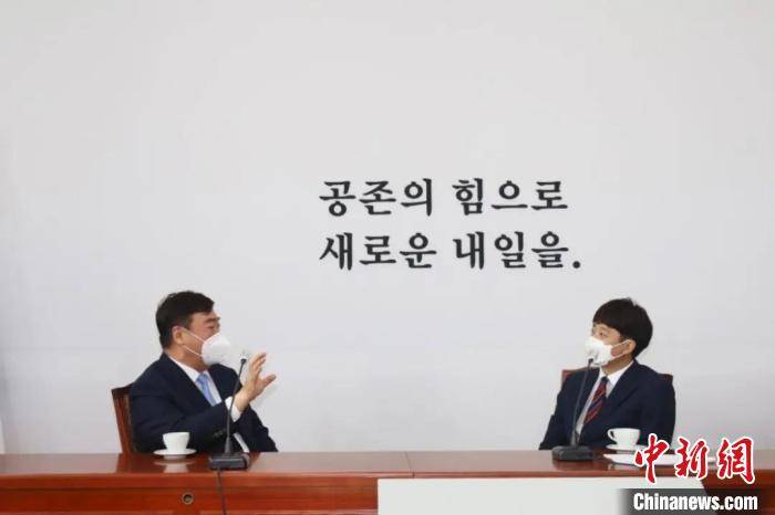 韩国主要政党有哪些 400b6f33a0e047efaa538fd4d43bfb26.jpeg