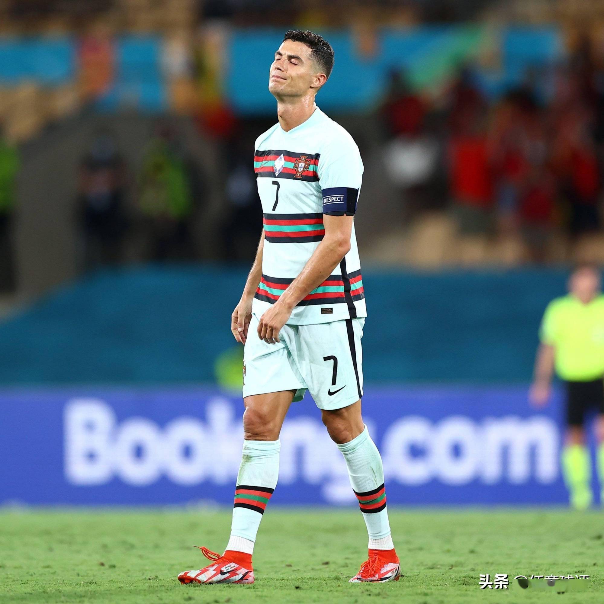 c罗今年打进了27球,莱万打进了34球,那预订金球奖的梅西呢?