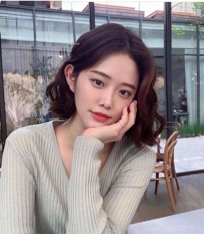 短发短了个卷卷好诱人