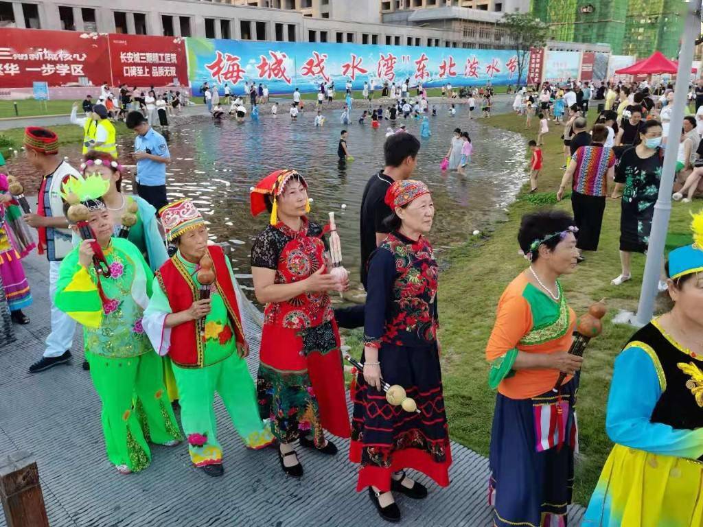 梅河口首届东北泼水节,为夏日梅城增添活力