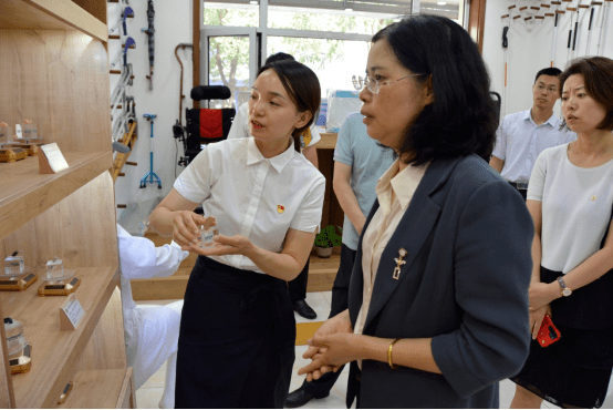 胡迎春副市长调研包头市残疾人工作