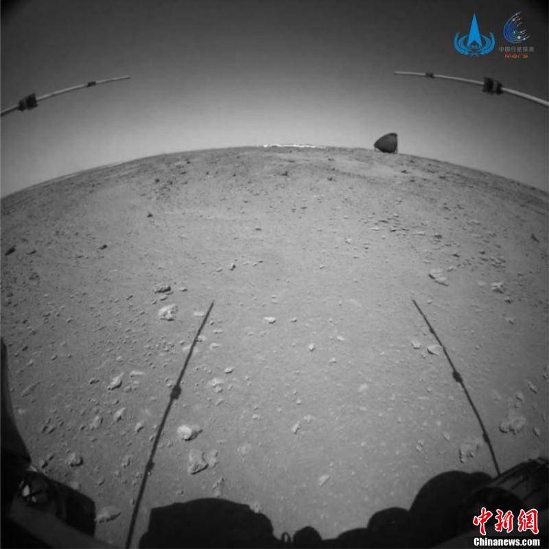 组合体|“祝融号”火星车累计行驶450米 路过天问一号降落伞与背罩组合体附近