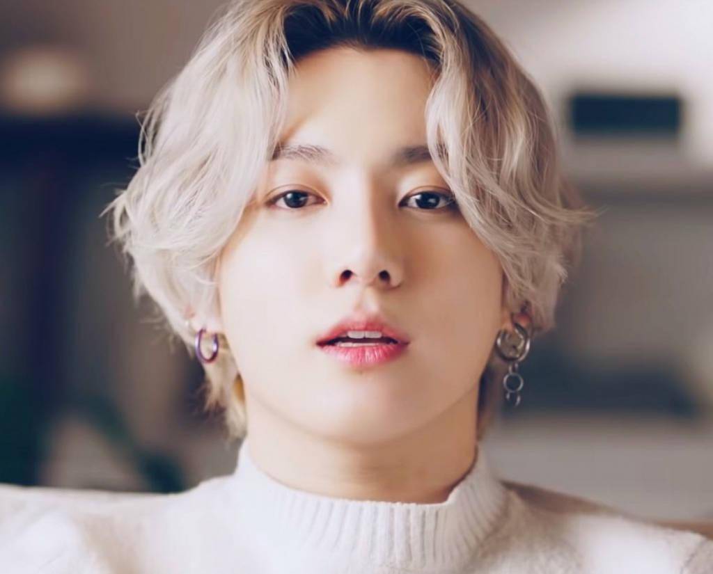 防弹少年团柾国自作曲《your eyes tell》一周年.