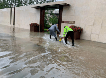 聞汛而動迎戰暴雨丨北京萬科物業在行動