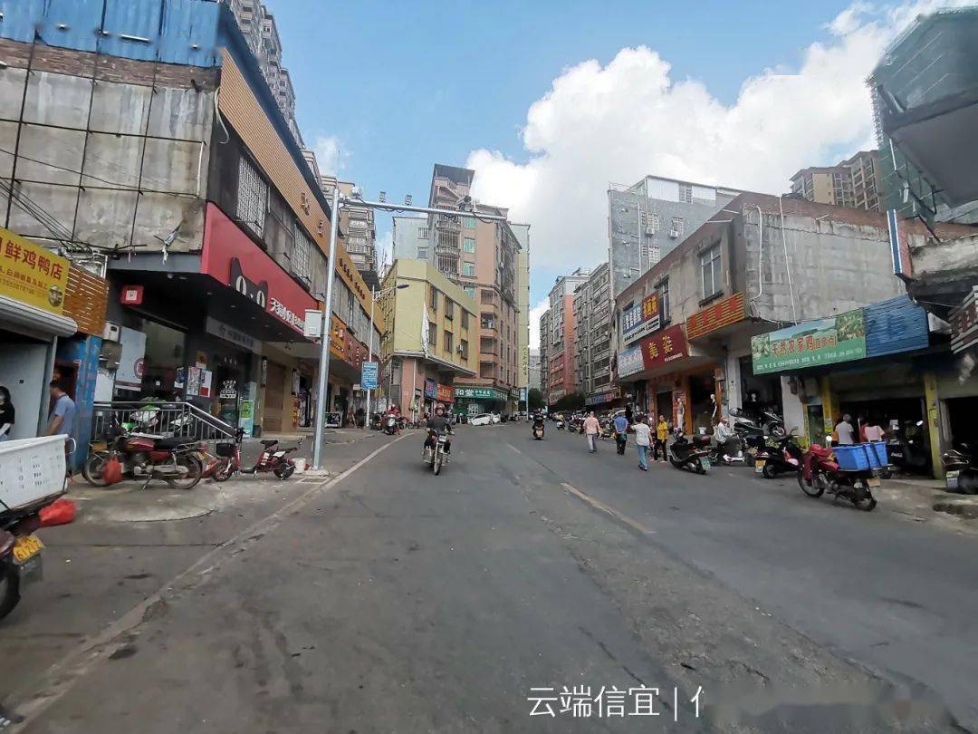 重拳出击信宜城管全力整治竹山城北乱摆卖