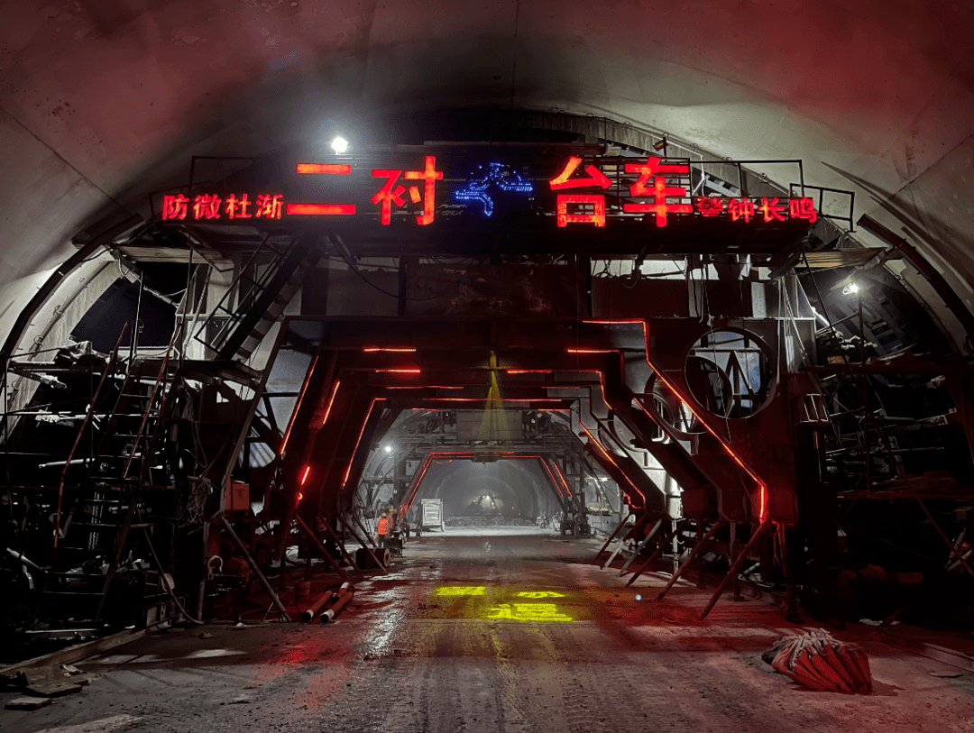 莆炎高速公路三明段最长隧道大田文笔山2号贯通