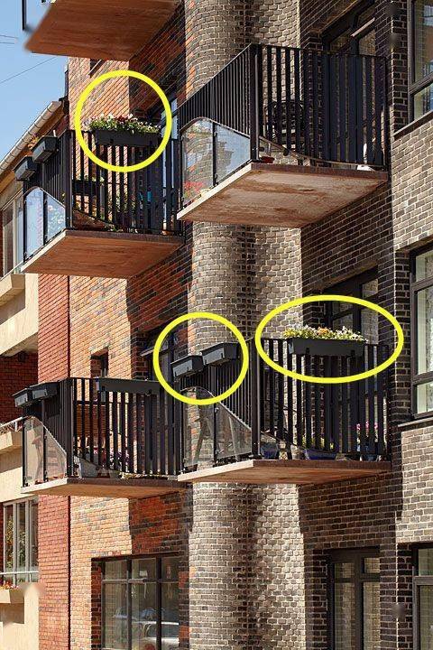 晒晒国外自建房发现露台护栏别具一格向外延伸20cm宽挺实用