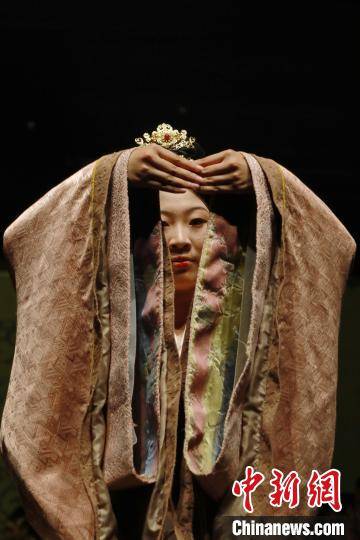 市民|浙江嘉兴：服饰秀演绎千年“丝文化”