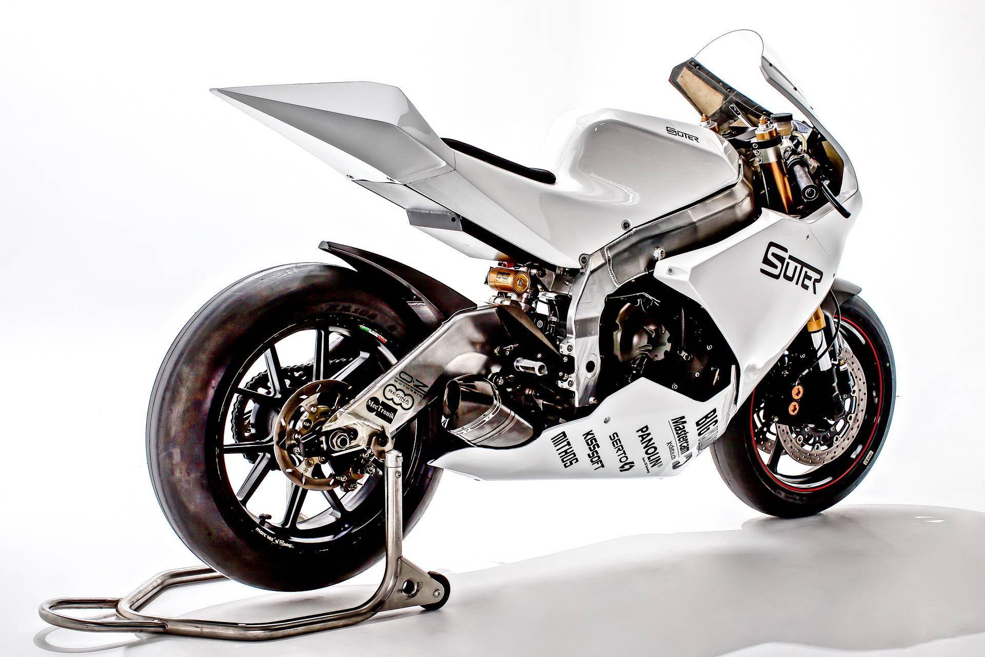 mmx 500 之后,suter 目前仍在销售 moto2 规格(量产车的发动机,赛车