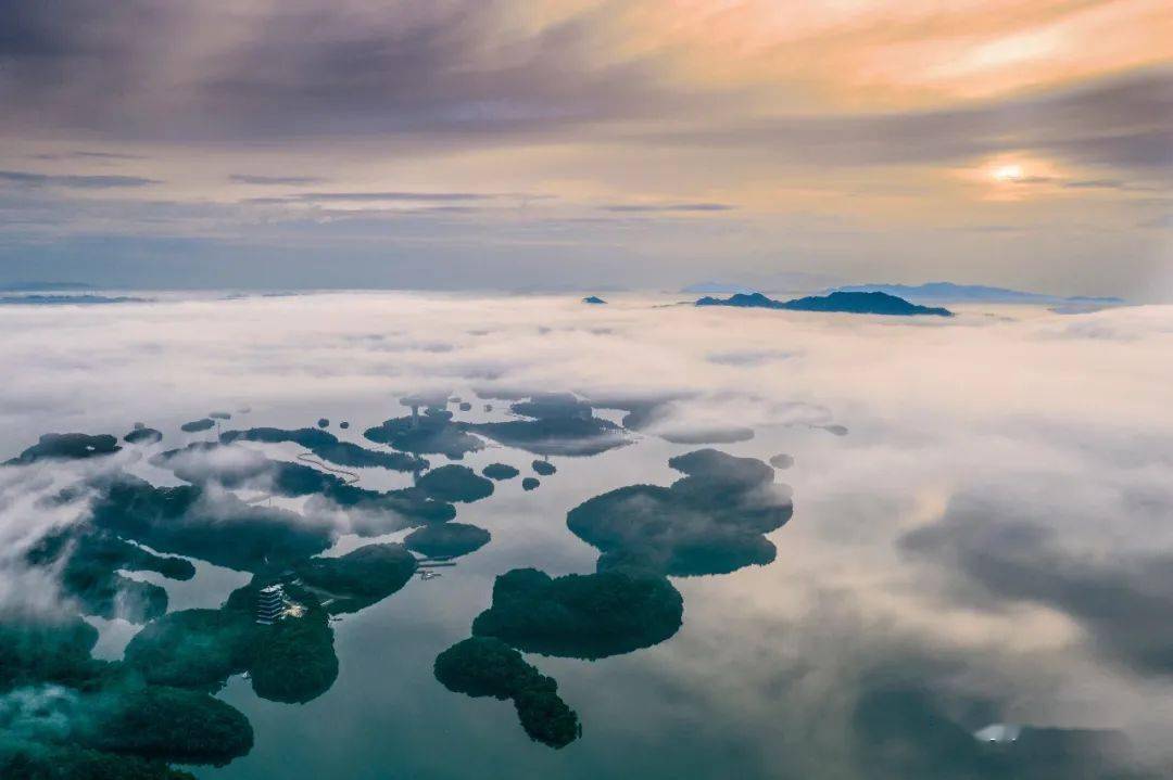 庐山西海水云间图片