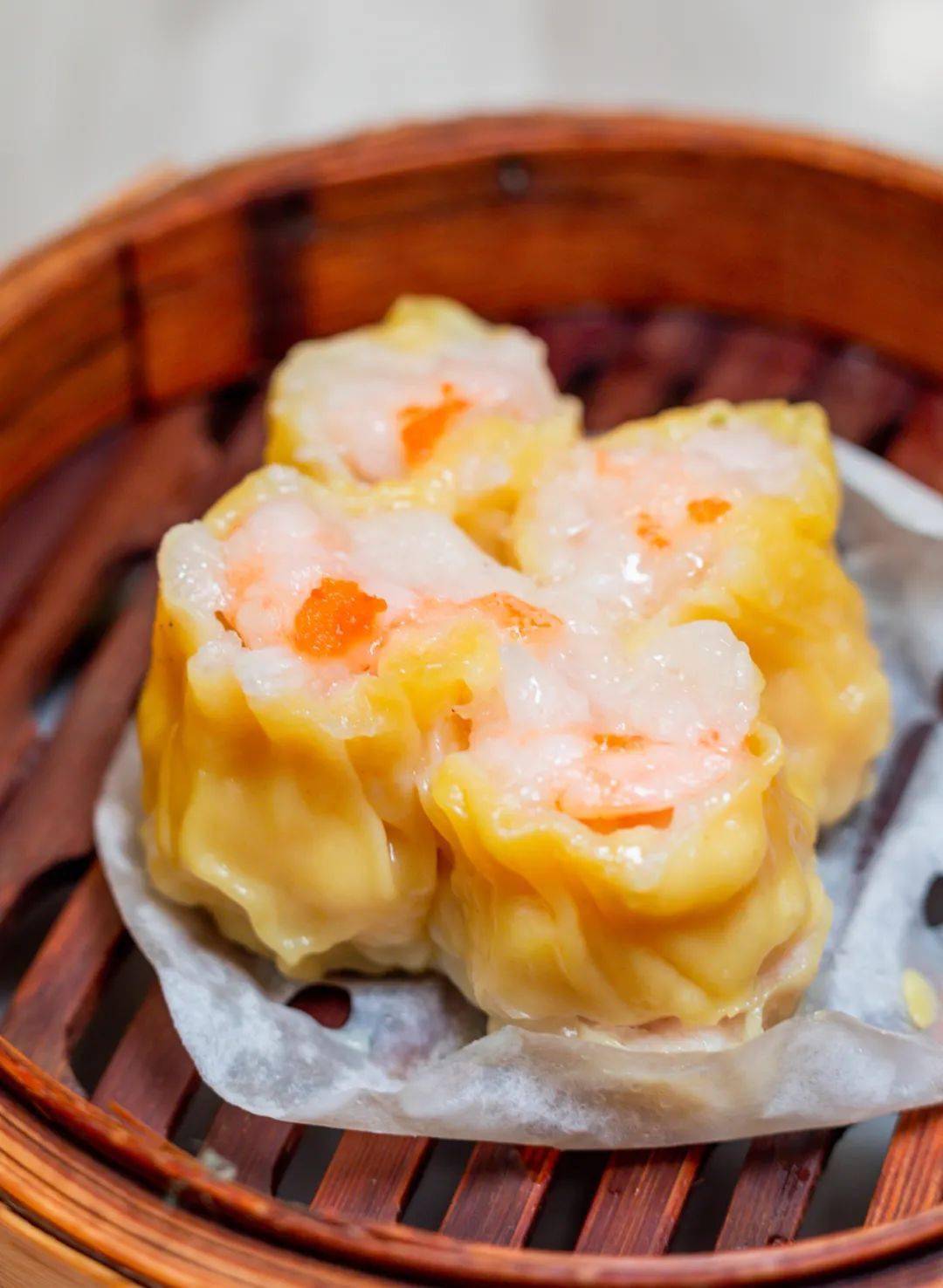 干蒸烧卖也不能少啊,鲜虾和猪肉的巧妙融合,一口咬下去饱满的肉馅呼之