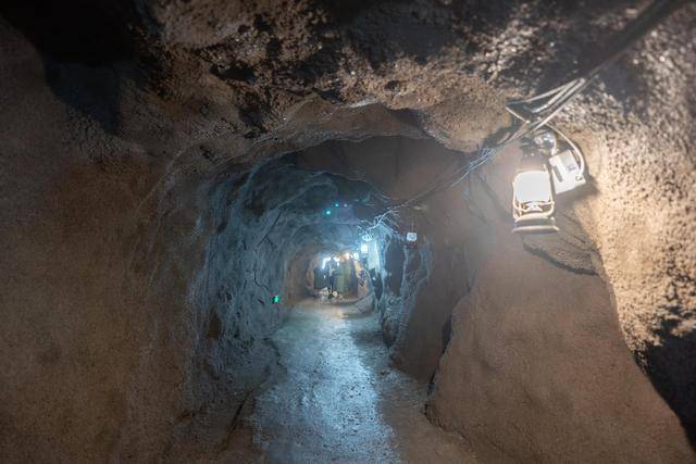 中苏关系恶化,为了偿还前苏联外债,国家决定用前苏联急需的稀有矿产品