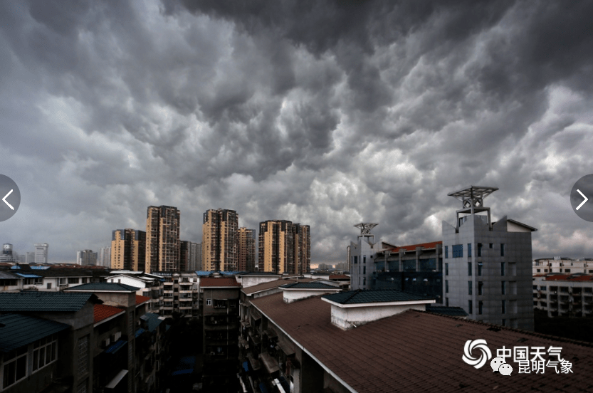 7月15日,四川遂寧船山城區上空,風雨欲來,烏雲密佈,宛如科幻電影場景