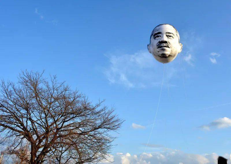 今日东京上空飘着好大一张人脸