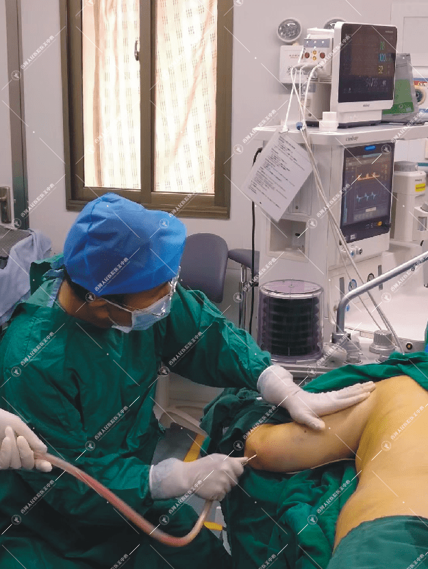 明显,我院医生在充分求美者瘦身需求后,邀请知名医院吸脂手术专家来院