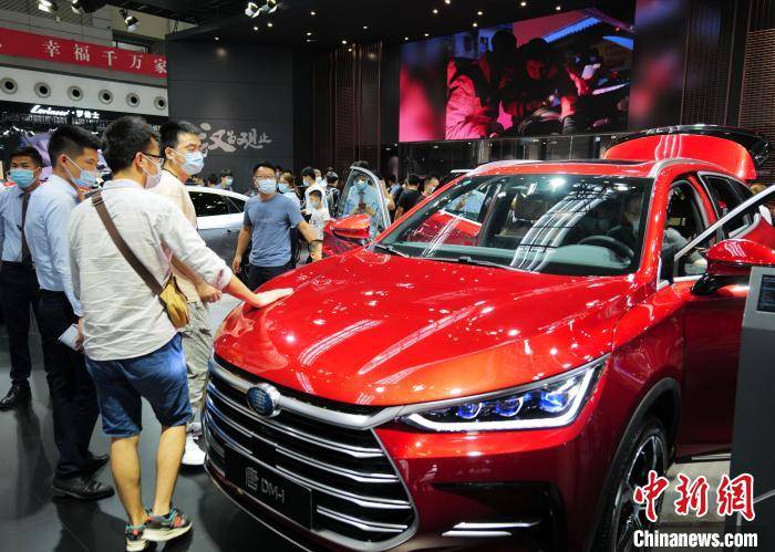 2021粤港澳大湾区车展在深开幕逾千辆新车亮相