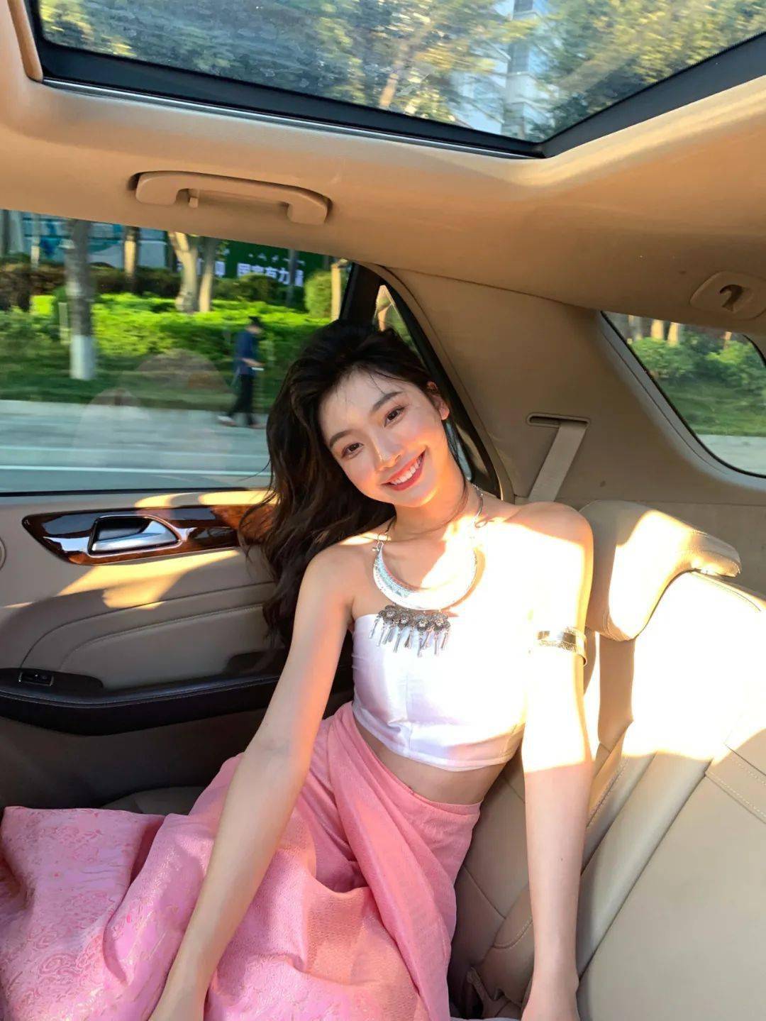 听说这个超会拍的女人,全网都在 pick !_易梦玲