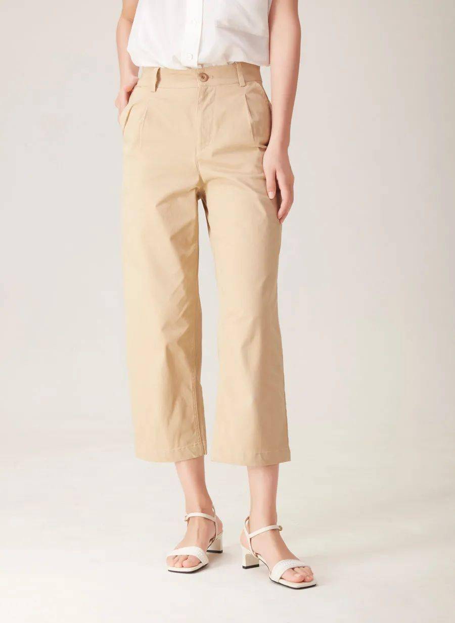 材质|清凉穿搭的灵魂单品：编织羊皮凉鞋，瞬间“拔”高气质