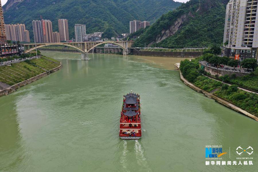 武陵|沿着高速看中国丨与乌江画廊“同框”的高速公路