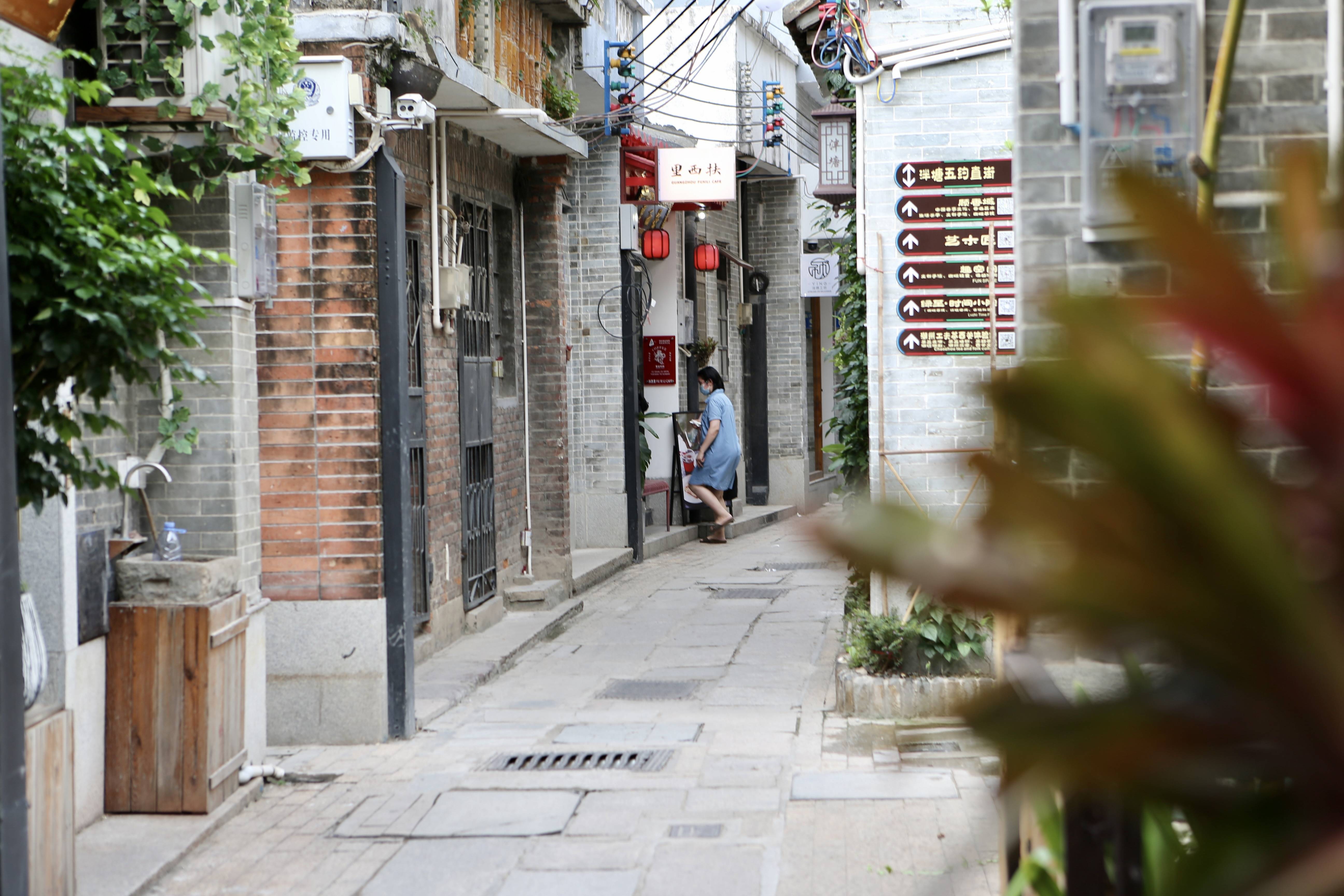 这是7月16日拍摄的广东省广州市荔湾区泮塘五约街巷