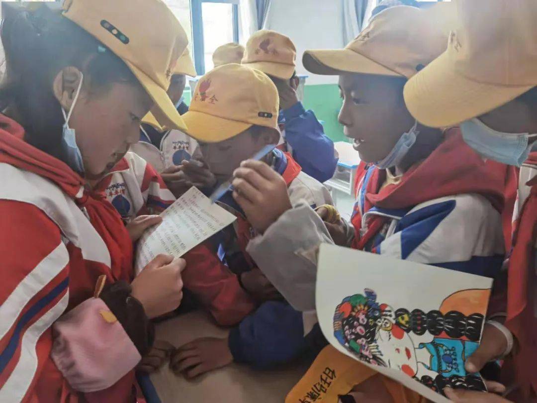 云南省大学生党员与西藏山南市小学生千里互通书信学党史