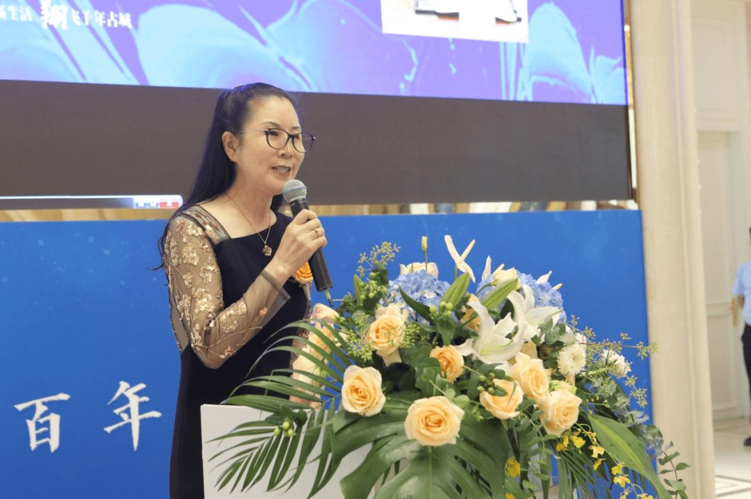 中翔集团董事长孙维芳论坛结束后,陈守恭等三位专家接受访问