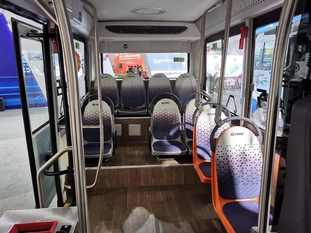 近距离体验中车v5微循环公交车