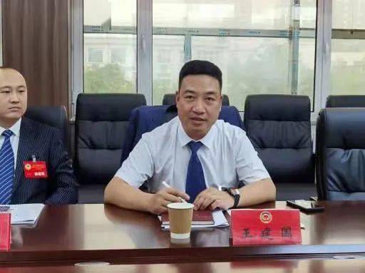 邯山区政协十届一次会议委员进行分组讨论