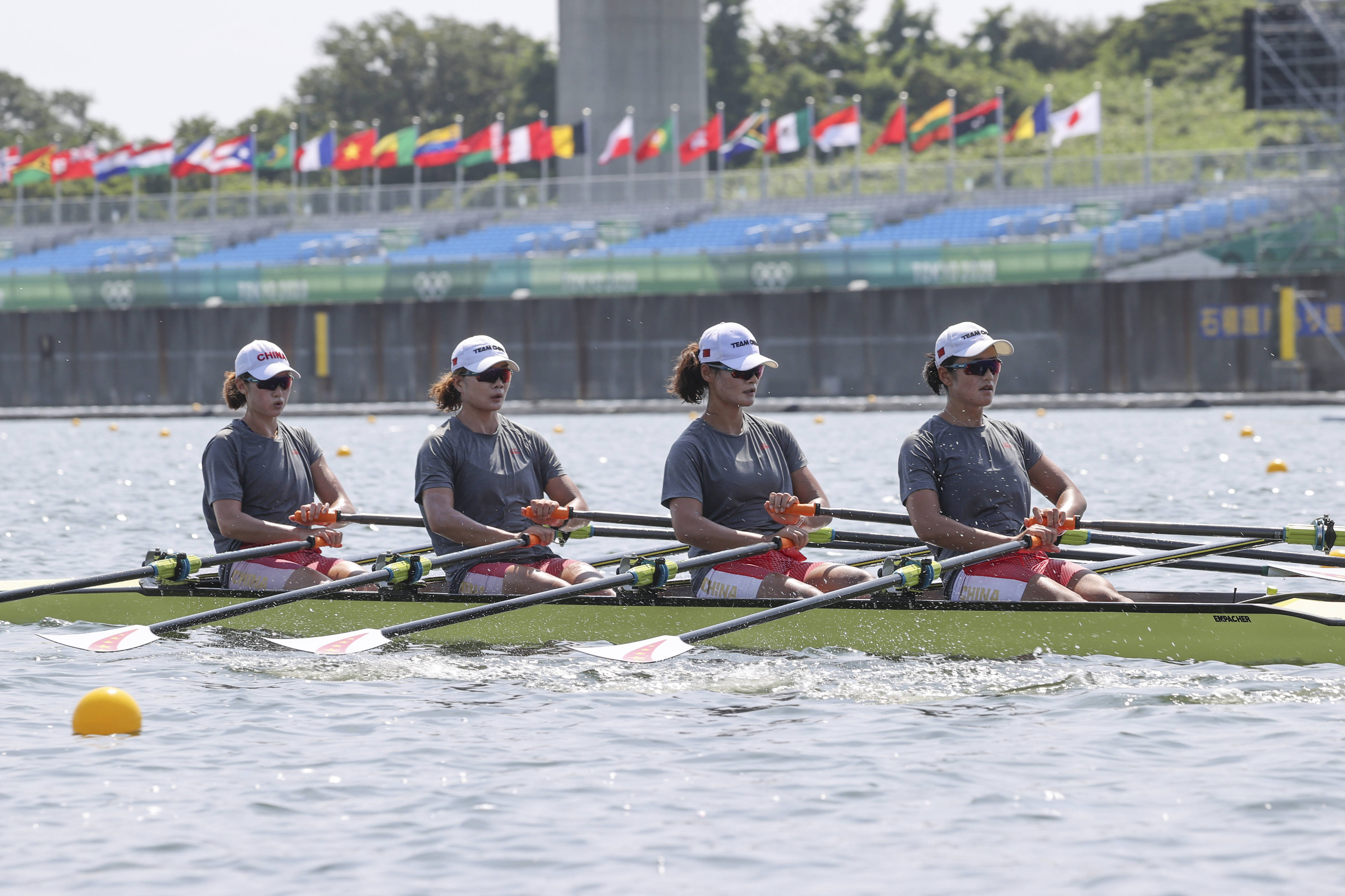 赛艇中国队赛前训练