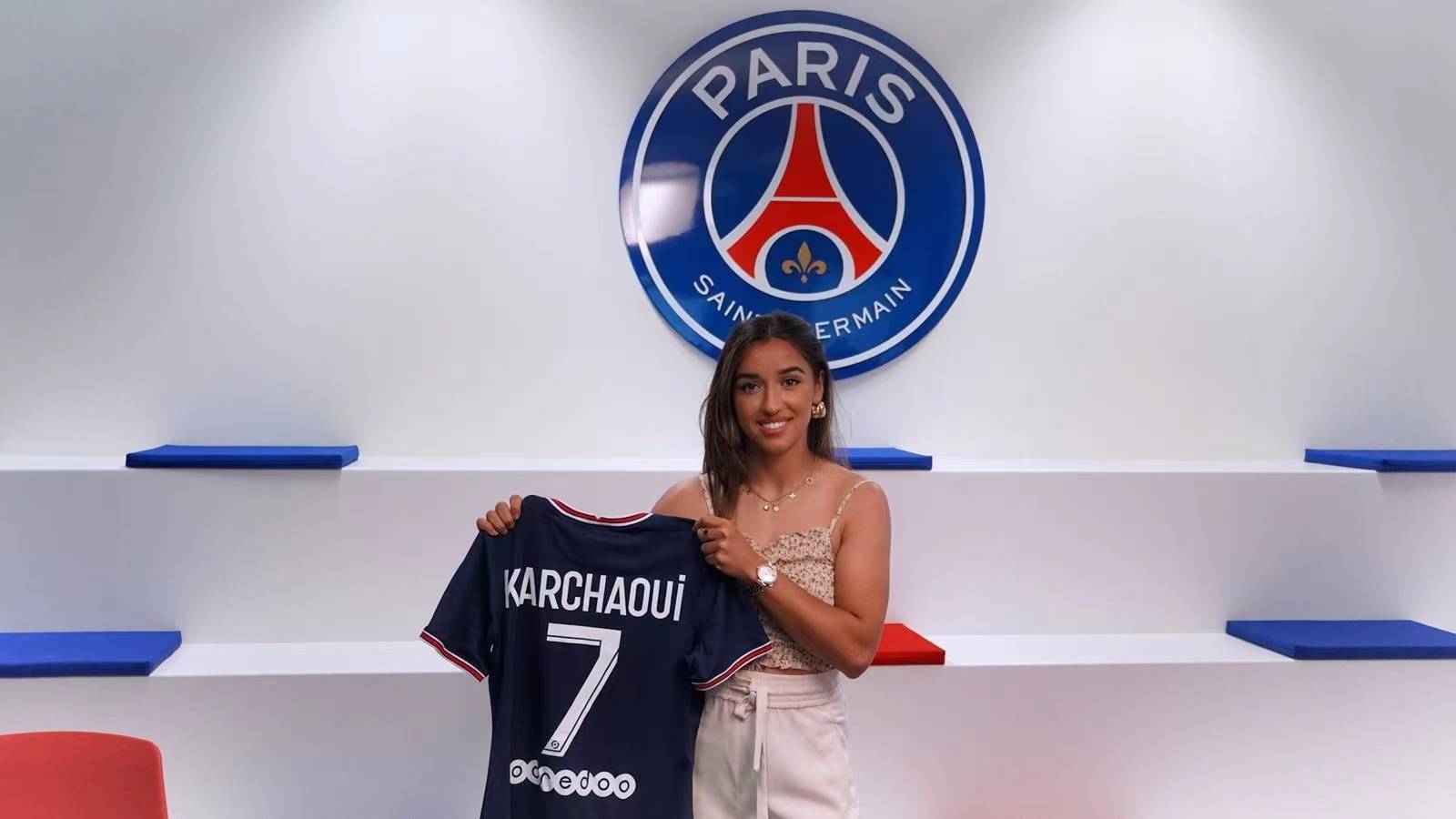 我们热烈欢迎瑞典国脚阿曼达-伊莱斯克从拜仁慕尼黑女足转会至巴黎圣