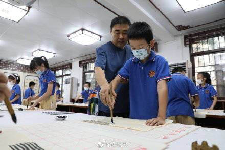 学期|广州：校外培训机构需按学期或课时收费